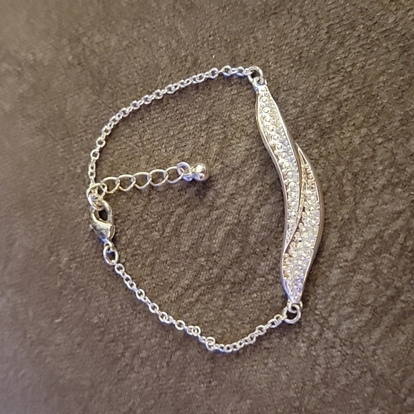 5/$25 AVON Silvertone Wave Chain Tennis Bracelet - Picture 3 of 5